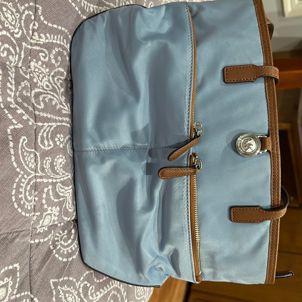 Brand new without tags purse. Excellent condition.